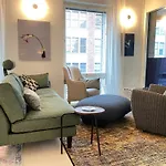 Luxury City Seafront Apartment With Balcony